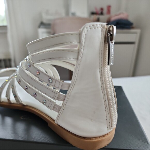 VINCE CAMUTO Girl's Sz 3 Gladiator Sandals Shoes, White studded Party Dressy - Picture 6 of 11